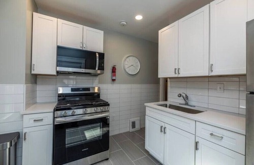Cleveland House | Larchmere Classic Retreat ~ 8 mins to Cleveland Clinic ~ 5 mins to Case Western