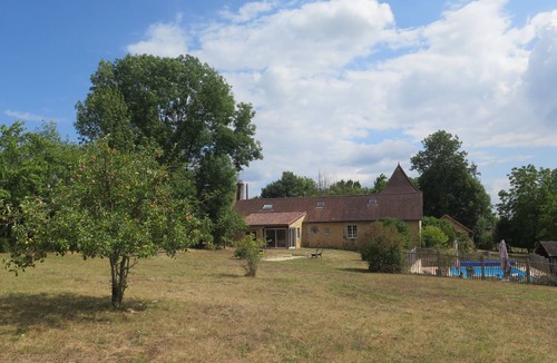 Cendrieux House | Large, quiet family home with swimming pool (Household linen and towels included)
