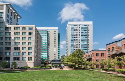 West End Apartment | Large 1 Bedroom In West End, right by MGH, MIT, Harvard, parks. W/D in suite