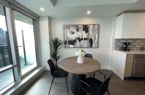 Downtown Halifax Apartment | Large 1 BR downtown with lots of sunlight