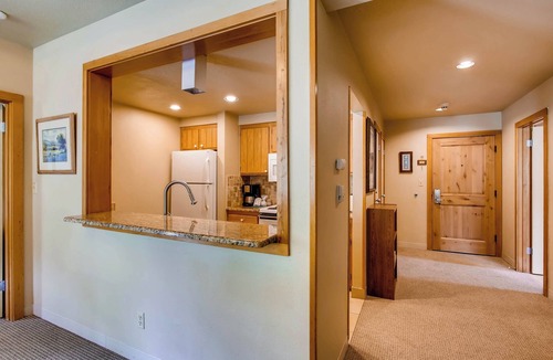 Lakeside Village Condo | Large 1400 ft² 3Br Condo in Lakeside Village-Kids Ski Free
