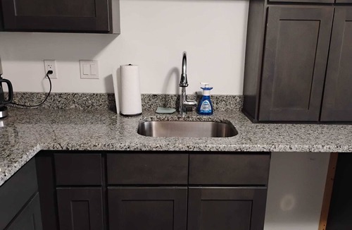 Downtown Hartford Apartment | Large 1BR apartment Downtown Hartford, fitness room, Free parking,Pool,G ym