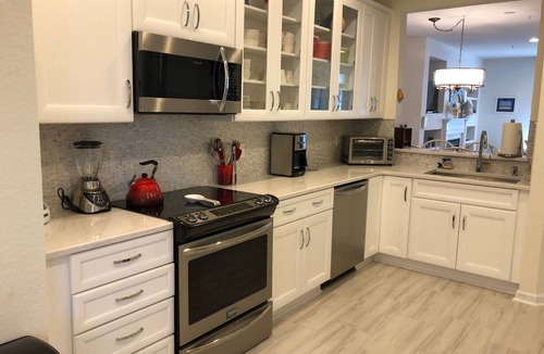 Ocean View Condo | Large 2-bedroom, 2 bath villa, sleeps 6, w/grill on the golf course-Bear Trap