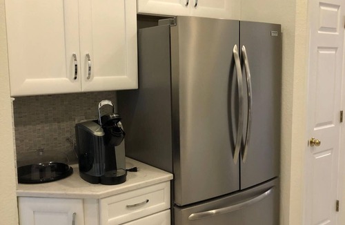 Ocean View Condo | Large 2-bedroom, 2 bath villa, sleeps 6, w/grill on the golf course-Bear Trap