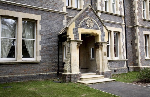 Basingstoke House | Large 2 bedroom 2 bathroom King Double - Basingstoke Serviced Apartment