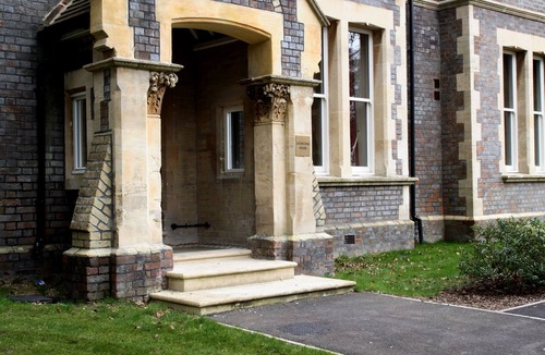 Basingstoke House | Large 2 bedroom 2 bathroom King Double - Basingstoke Serviced Apartment