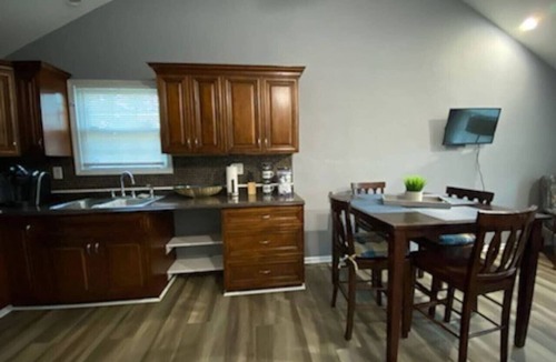Hampton House | Large 2 bedroom with fenced yard!