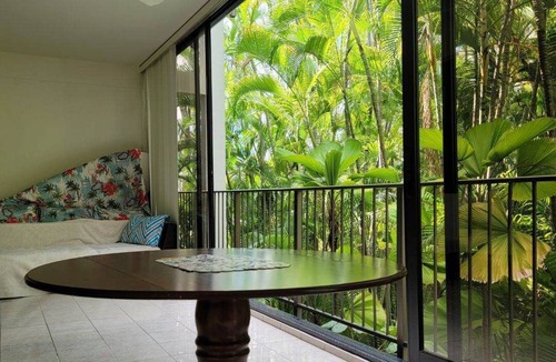 Kahala Apartment | Large 2BD/2BA Kahala Beach Front Condo Furnished