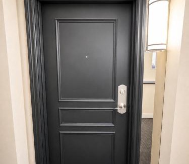 North York Apartment | Large 2bdr 2wshr, private terrace, gym, sauna, garage