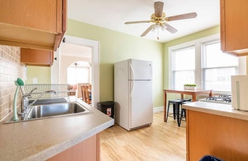 Weequahic Apartment | Large 3 BDR 10 mins to EWR Airport Bus to NYC