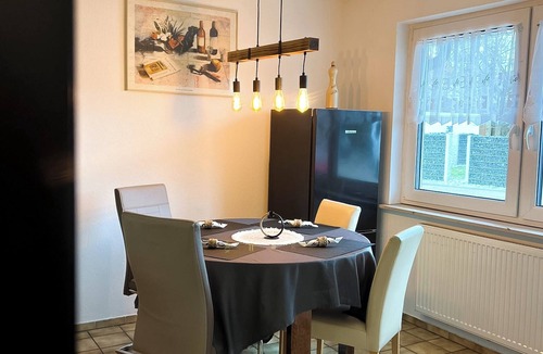 Satteldorf Apartment | Large 3 bedroom apartment with balcony, WLAN & parking space