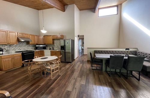 Apple Valley House | large 3 beds 2 bath Townhome with 20' high ceiling and stone fire place.