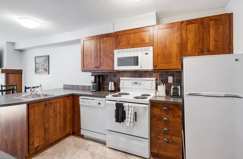 Panorama Condo | LARGE 3-Br 3-Ba | Ski In/Out | Pool & Hot Tubs | Central Upper Village Location