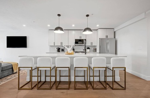 Central Business District Apartment | Large 3 BR Apt- Downtown Luxury