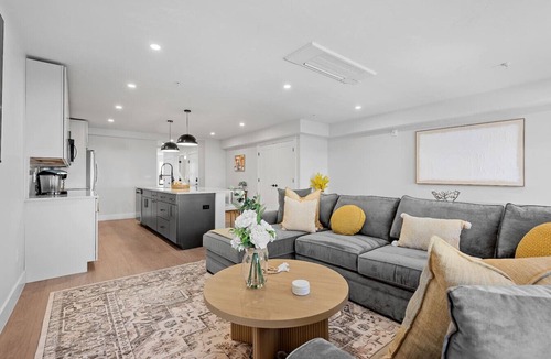 Central Business District Apartment | Large 3 BR Apt- Downtown Luxury