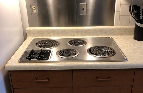 Mount Airy Apartment | Large 3 BR On Quiet Street. Perfect For Families!