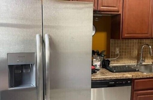 Newark Apartment | Large 3 brm 2 bth, Near EWR/NYC/Prudential Center and Penn Station