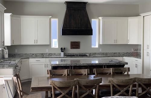 Orem House | Large 3700 sq ft home! Close to park, Canyon, Lindon Temple, 15 min to BYU & UVU
