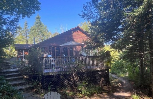 Wollaston Cottage | Large 3BDRM Lakeside Family Retreat on Wollaston Lake