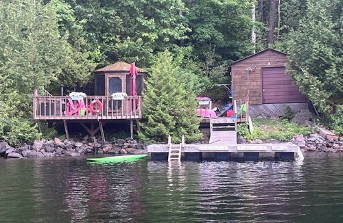 Wollaston Cottage | Large 3BDRM Lakeside Family Retreat on Wollaston Lake