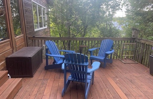 Wollaston Cottage | Large 3BDRM Lakeside Family Retreat on Wollaston Lake