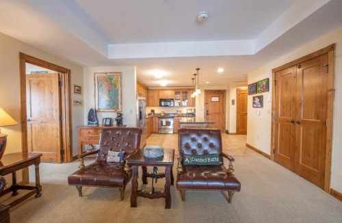 Mount Crested Butte Apartment | Large 3BR 4BA Condo in Mountaineer Square
