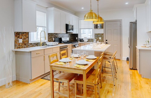 St. Marks Apartment | Large 3BR Pet-Friendly Apt w/Free Parking Near Red Line-Downtown Boston 82