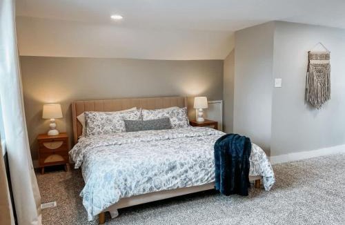 Cleveland House | Large 4 Bedroom Recently Renovated With Hot Tub