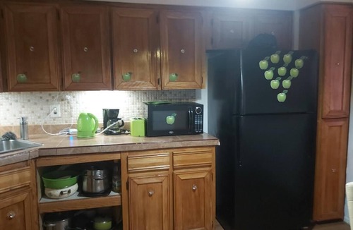 Queens House | LARGE 4 BEDROOMS, 2 BATHS, BALCONY IN REGO PARK