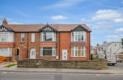 Cowley House | Large 4BR Oxford Cowley House, 4 Bath, Sleeps 10 with Parking