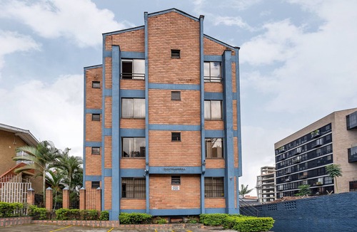Castropol Apartment | Large 5br 4ba Apt! Great location! Near Provenza and Lleras! A/C, Washer/Dryer!