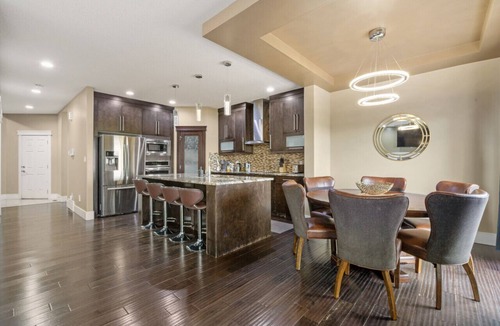 Northwest Edmonton House | Large 5BR Home » Central AC » King Bed » Netflix
