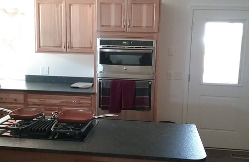 Roseburg House | Large 7 bd 5 bath house. A few miles from wildlife safari. Gourmet kitchen