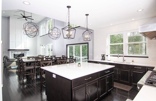 Mauston House | Large 8 bedroom multi-family retreat on Castle Rock Lake near WI Dells