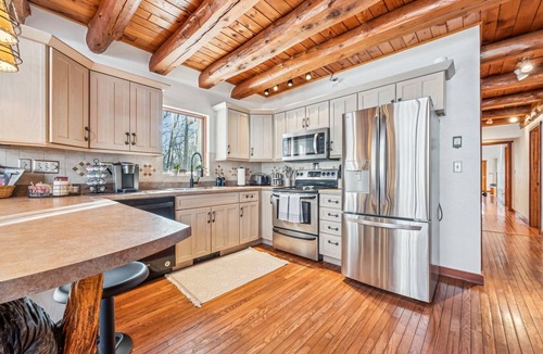 Stahlstown Cabin | Large A-Frame cabin: Golf Sim, Hike, Ski, Sleeps 20, 2 Large Game rooms, Hot Tub