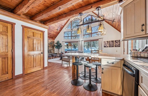 Stahlstown Cabin | Large A-Frame cabin: Golf Sim, Hike, Ski, Sleeps 20, 2 Large Game rooms, Hot Tub