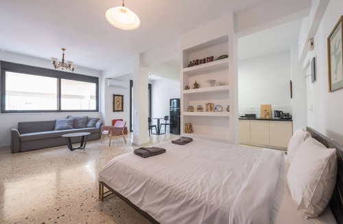 Psirri Apartment | Large And Bright Studio w/Balcony In City Center