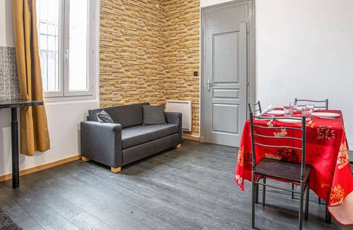 Saint-Michel - Nansouty - Saint-Genes Apartment | Large and calm studio in the heart of Bordeaux - Welkeys