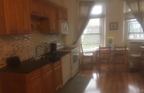 North Brookline Apartment | Large And Charming 2 Bedrooms Apartment , 2 minutes walk to the Coolidge Corner.