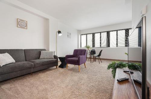 Downtown Harrisburg Apartment | Large and Comfortable 2BR w Gym and Top View