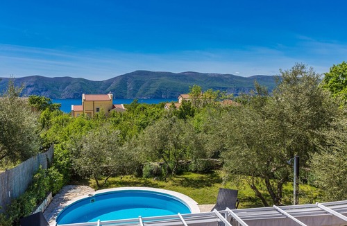 Brzac House | Large and comfortable holiday home with private pool in Brzac, Island Krk, Croatia for 10 persons