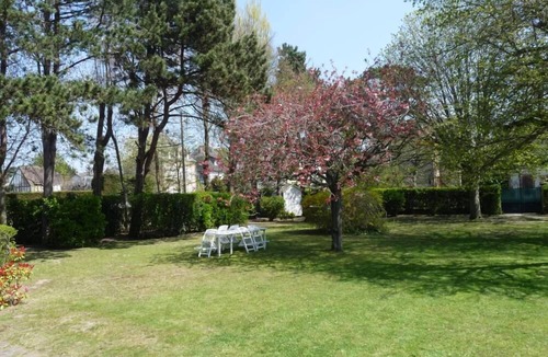 Cabourg House | LARGE AND COMFORTABLE RENOVATED VILLA AND ITS CLOSED GARDEN 200 M FROM THE BEACH