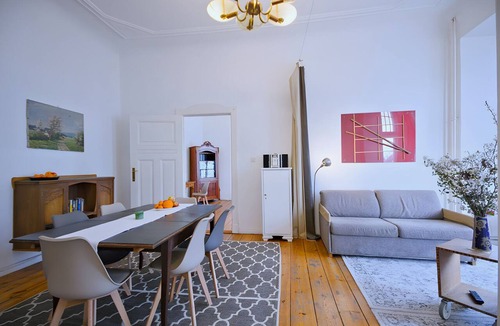 Charlottenburg Apartment | Large and Luxuriously Furnished Apartment w/2 Bedrooms + 1 Living/Dining Room