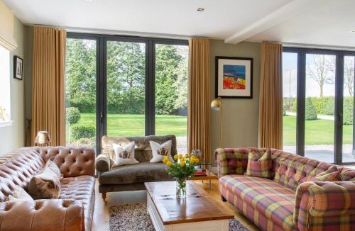 Glasgow House | Large and luxurious country home near Glasgow