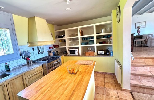 Pau Villa | Large and quiet charming property in the heart of olive trees- 7 mn of the beach
