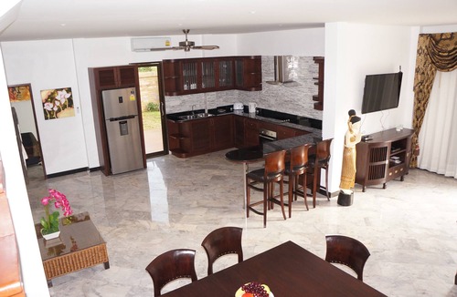 Ban Phe House | Large And Well Appointed Villa And Pool On Ban Phe Beach For Groups Up To 8