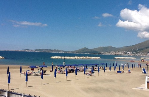 Gianola Apartment | Large apartment for 8 people. in the house Fiorita 2nd floor 10min walk to the sea