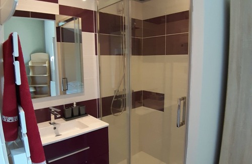 Aulhat-Flat House | Large apartment in contemporary house with quiet panoramic view.