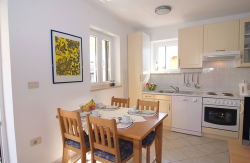 Brulo Apartment | Large apartment with 2 bathrooms including large terrace, close to the sea and the center in Porec