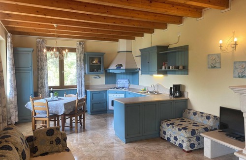 Crone Apartment | large apartment with great views in a quiet location, 200m to the lake, up to 5 people.